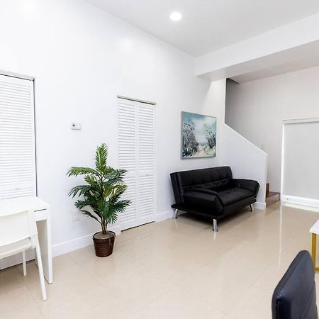 Comfortable 4Br Townhome At Calle 8 マイアミ エクステリア 写真