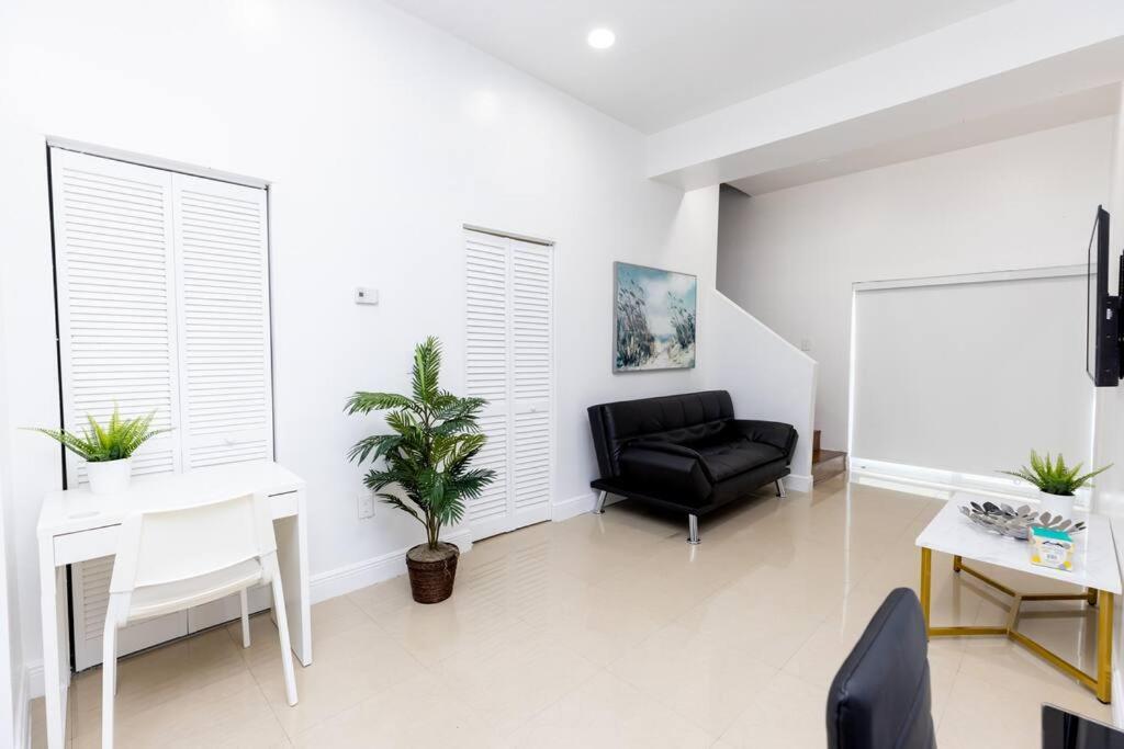 Comfortable 4Br Townhome At Calle 8 マイアミ エクステリア 写真