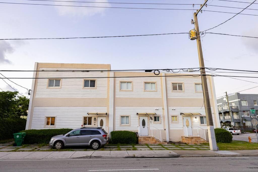 Comfortable 4Br Townhome At Calle 8 マイアミ エクステリア 写真