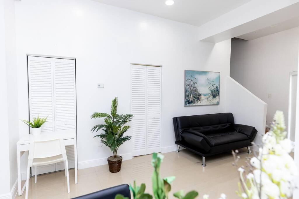 Comfortable 4Br Townhome At Calle 8 マイアミ エクステリア 写真