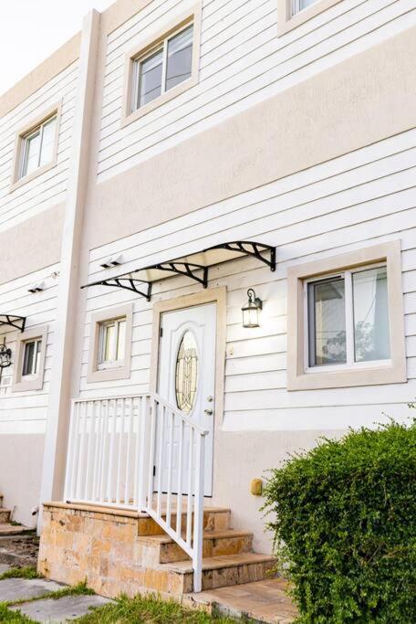 Comfortable 4Br Townhome At Calle 8 マイアミ エクステリア 写真