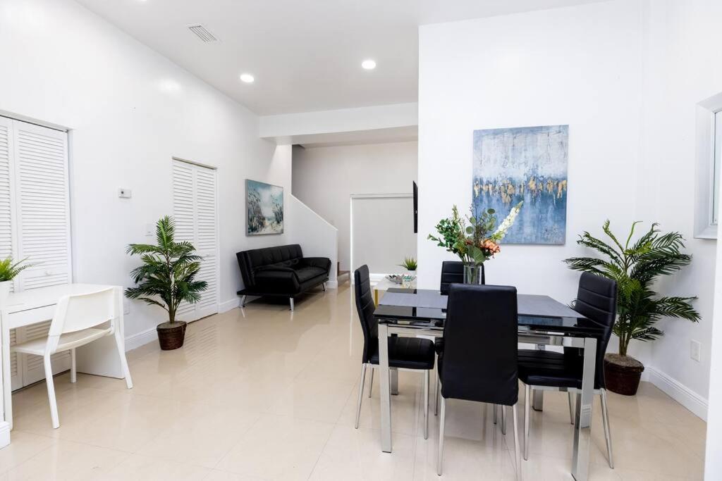 Comfortable 4Br Townhome At Calle 8 マイアミ エクステリア 写真