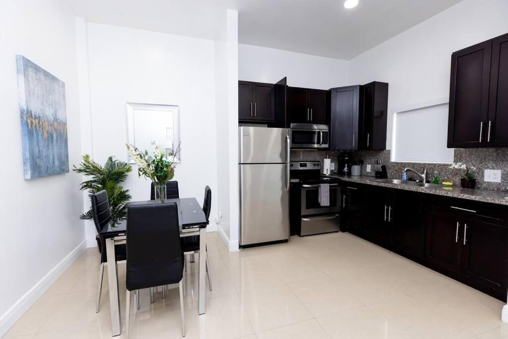 Comfortable 4Br Townhome At Calle 8 マイアミ エクステリア 写真