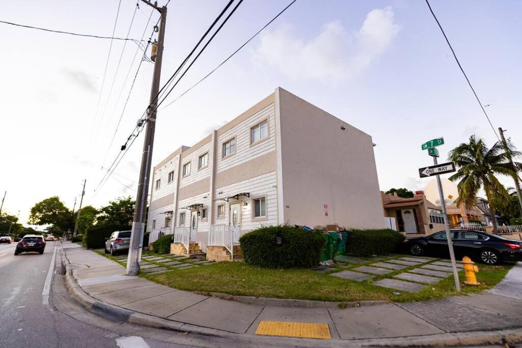 Comfortable 4Br Townhome At Calle 8 マイアミ エクステリア 写真