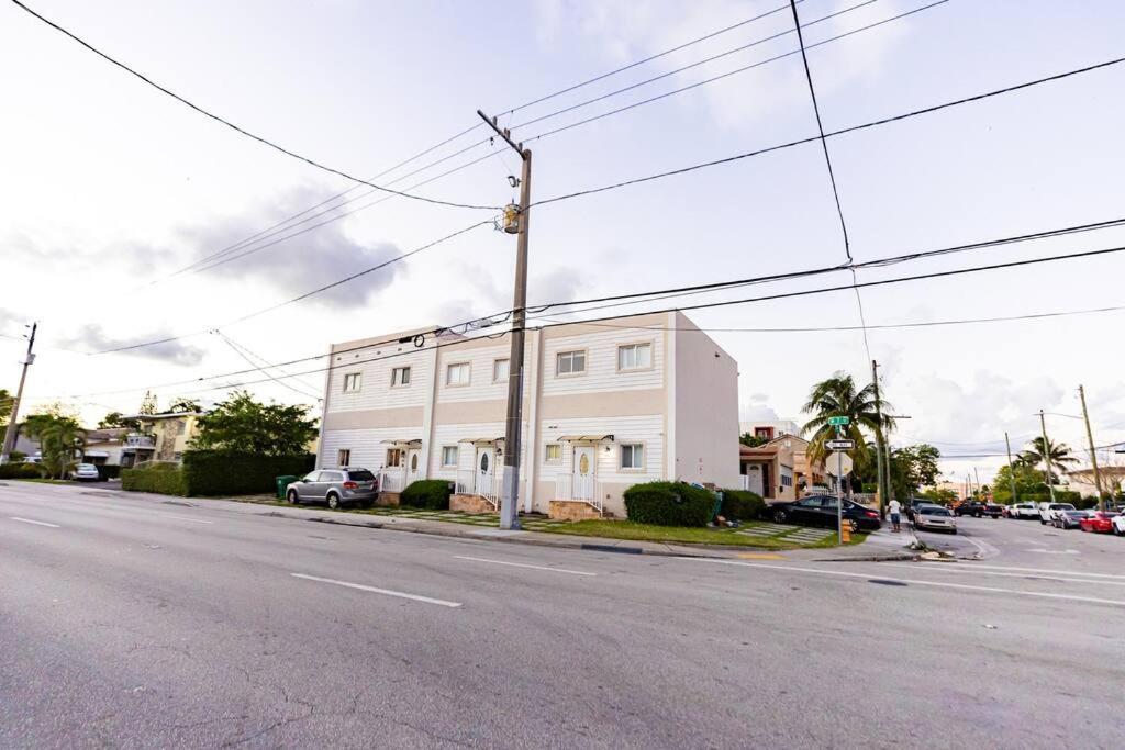 Comfortable 4Br Townhome At Calle 8 マイアミ エクステリア 写真