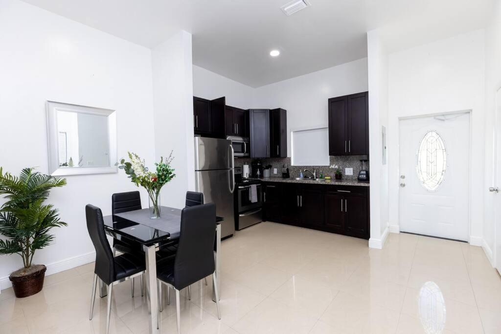 Comfortable 4Br Townhome At Calle 8 マイアミ エクステリア 写真